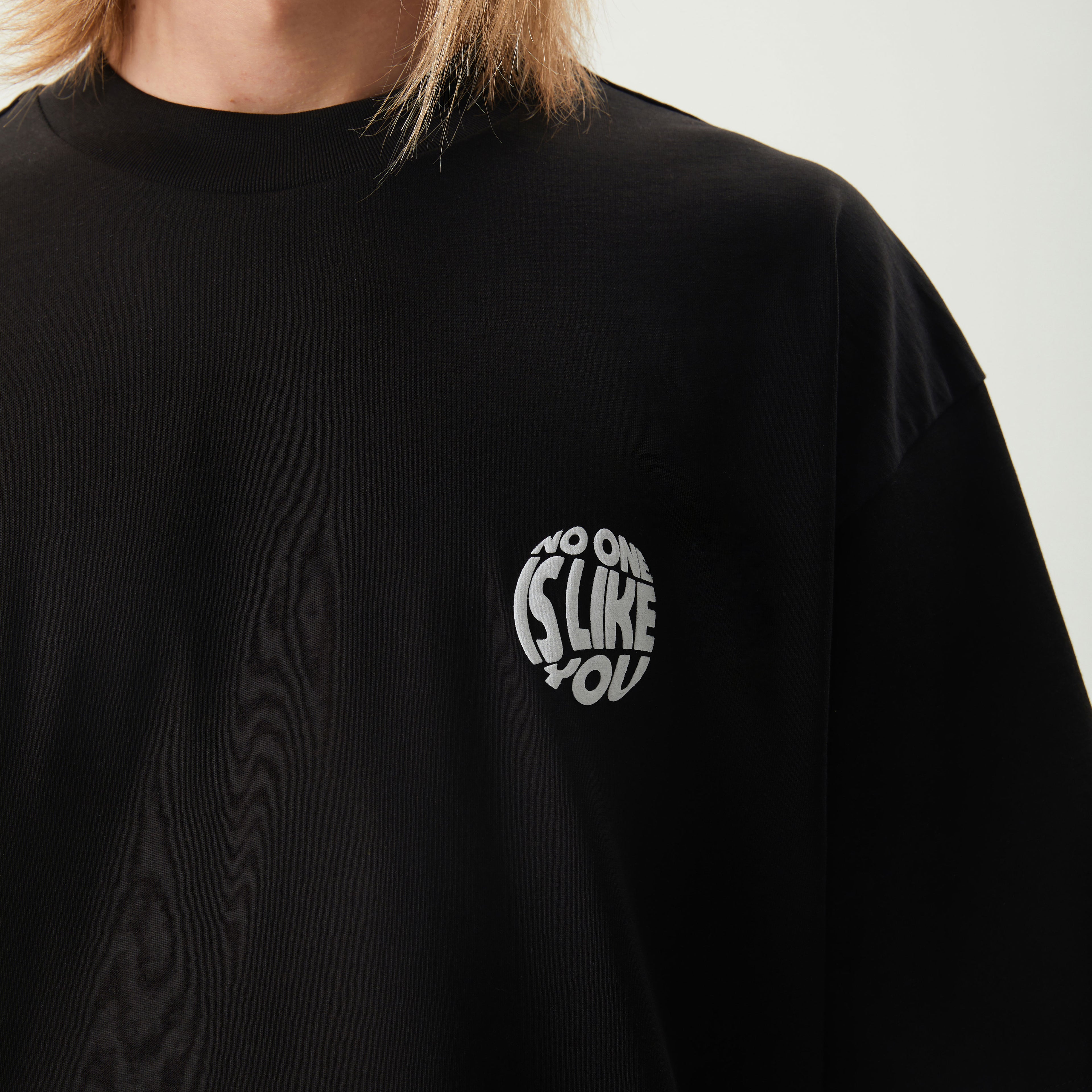 T-Shirt mit Backprint Schwarz Unisex - No1You