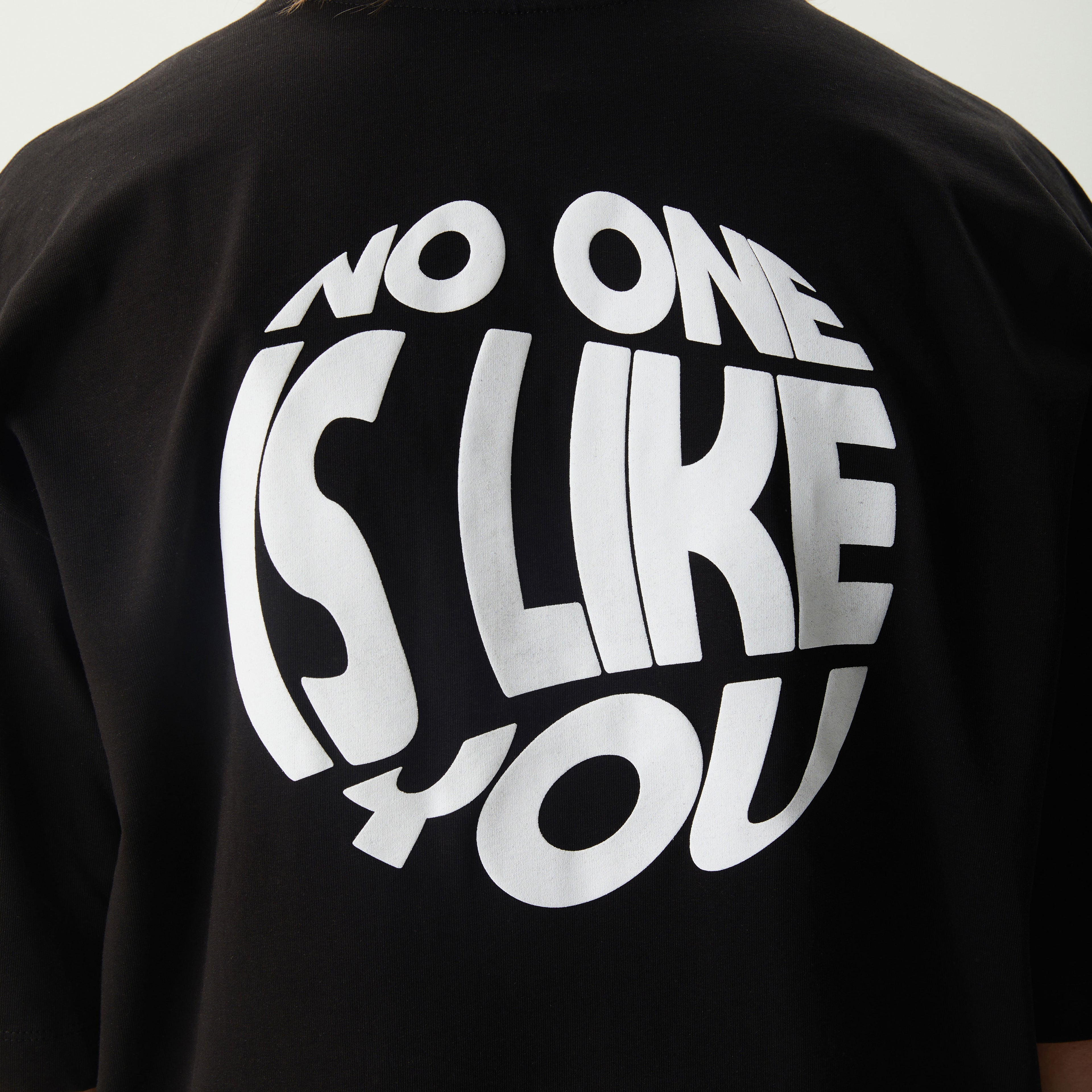 T-Shirt mit Backprint Schwarz Unisex - No1You