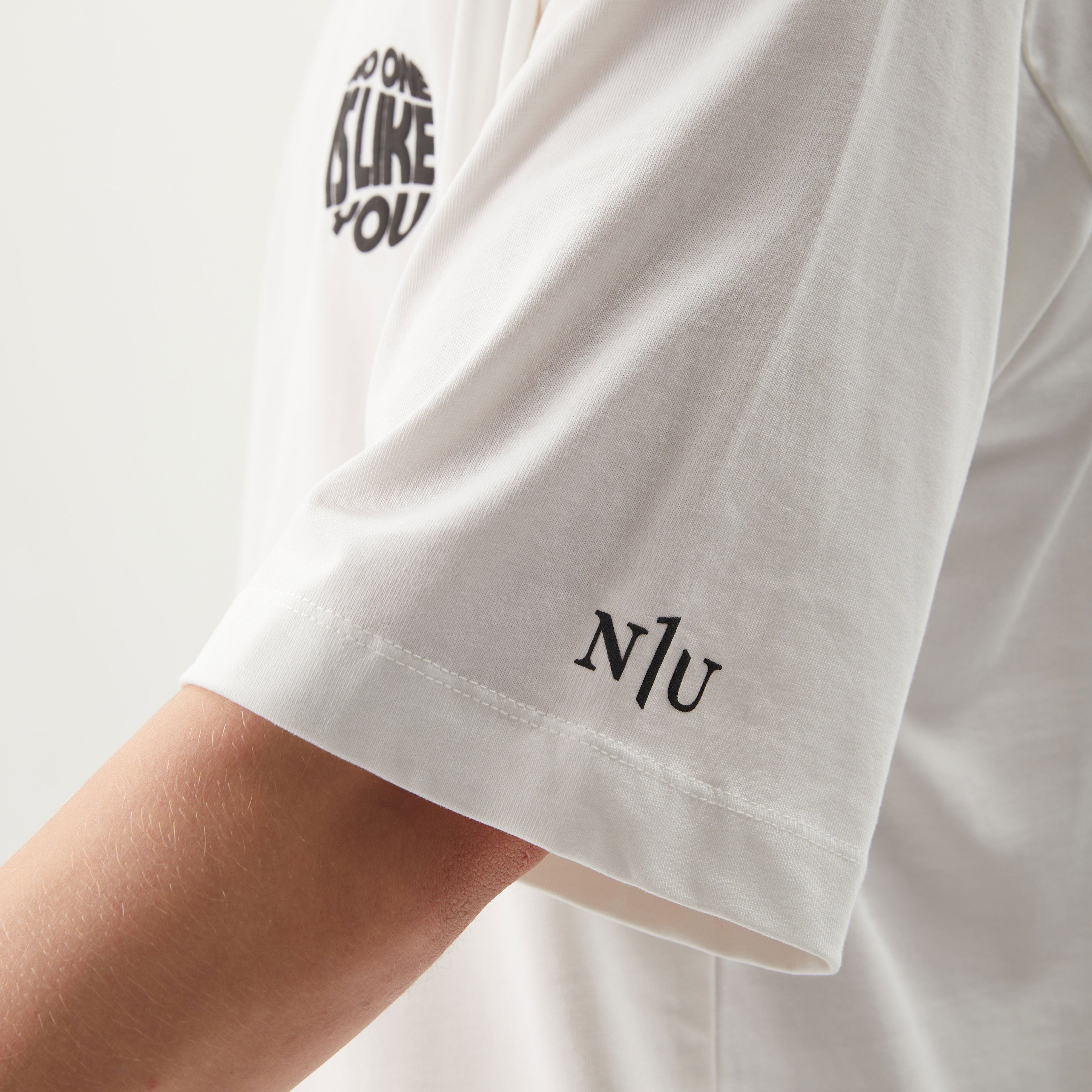 T-Shirt mit Backprint Weiß Unisex - No1You
