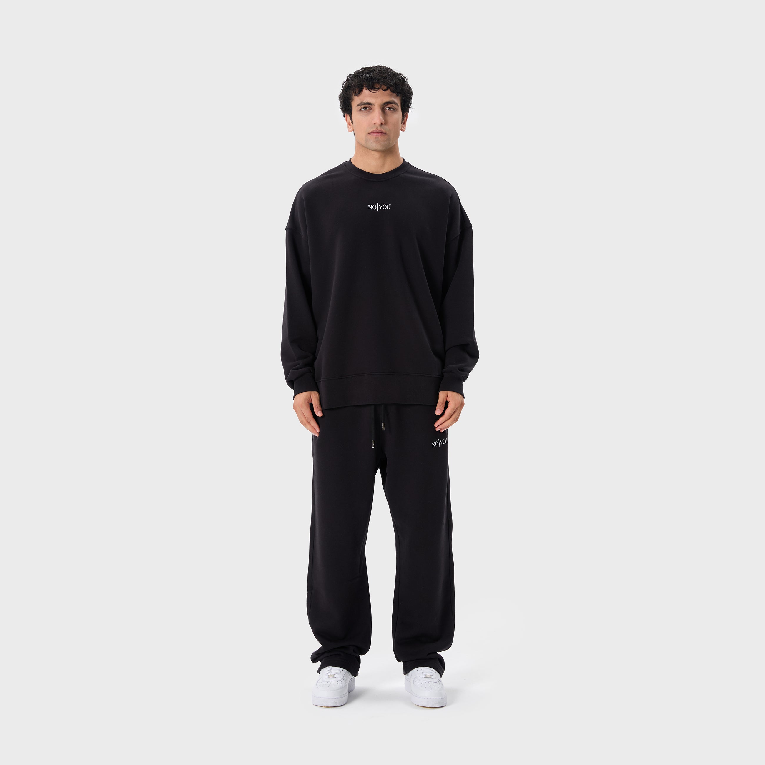 ESSENTIAL 2 BLACK EMBROIDERY SWEATSHIRT