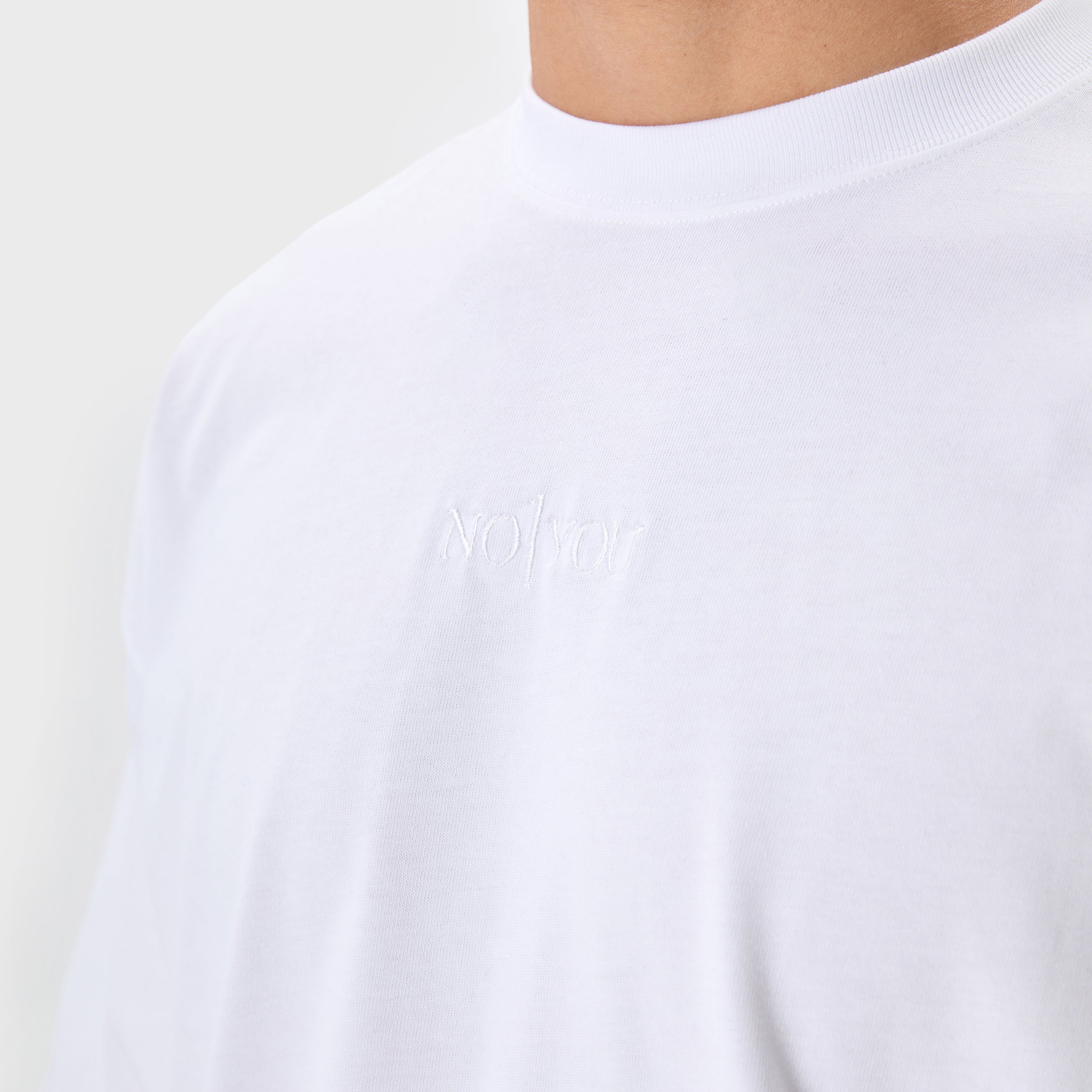ESSENTIAL 2 WHITE EMBROIDERY TSHIRTS