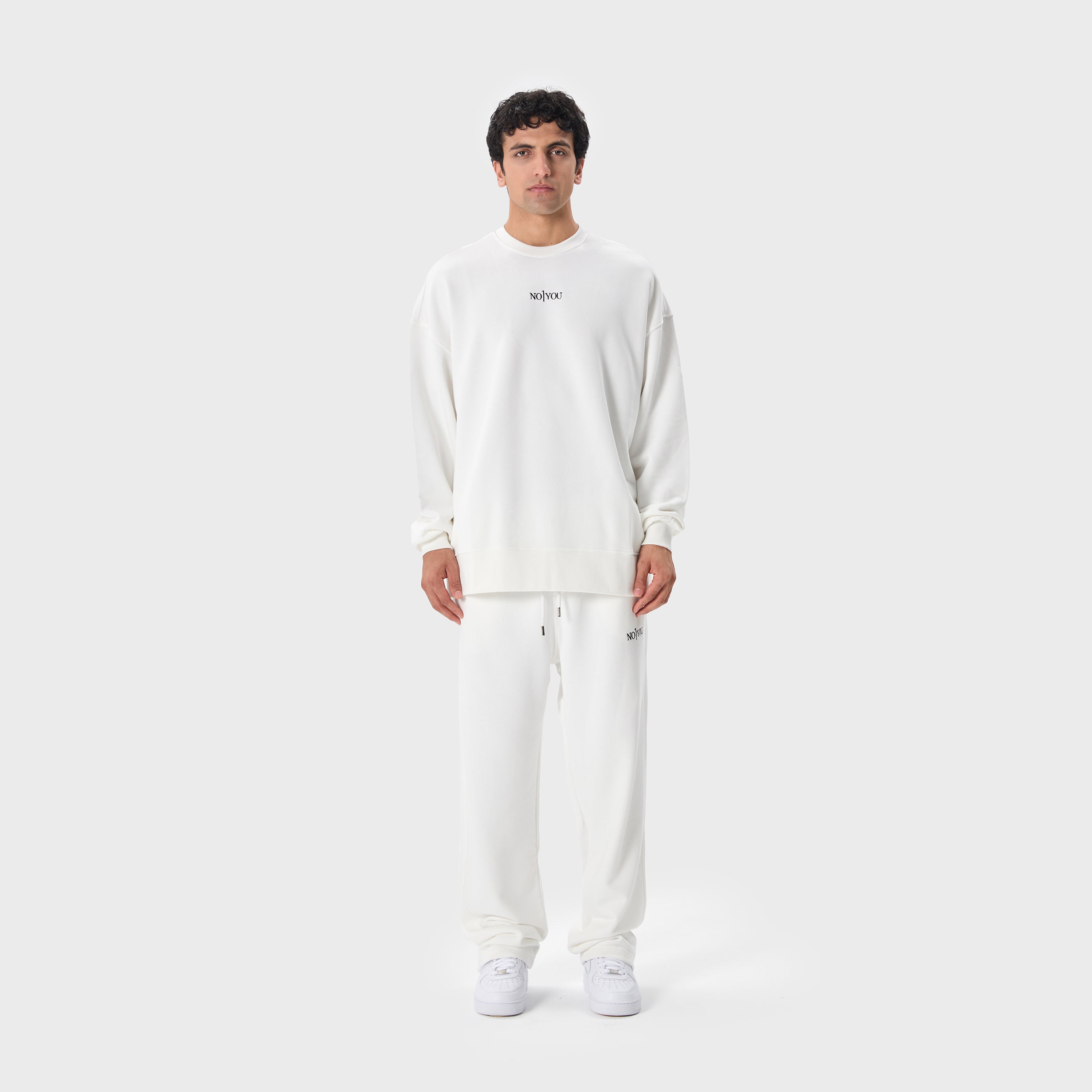ESSENTIAL 2 WHITE EMBROIDERY SWEATSHIRT