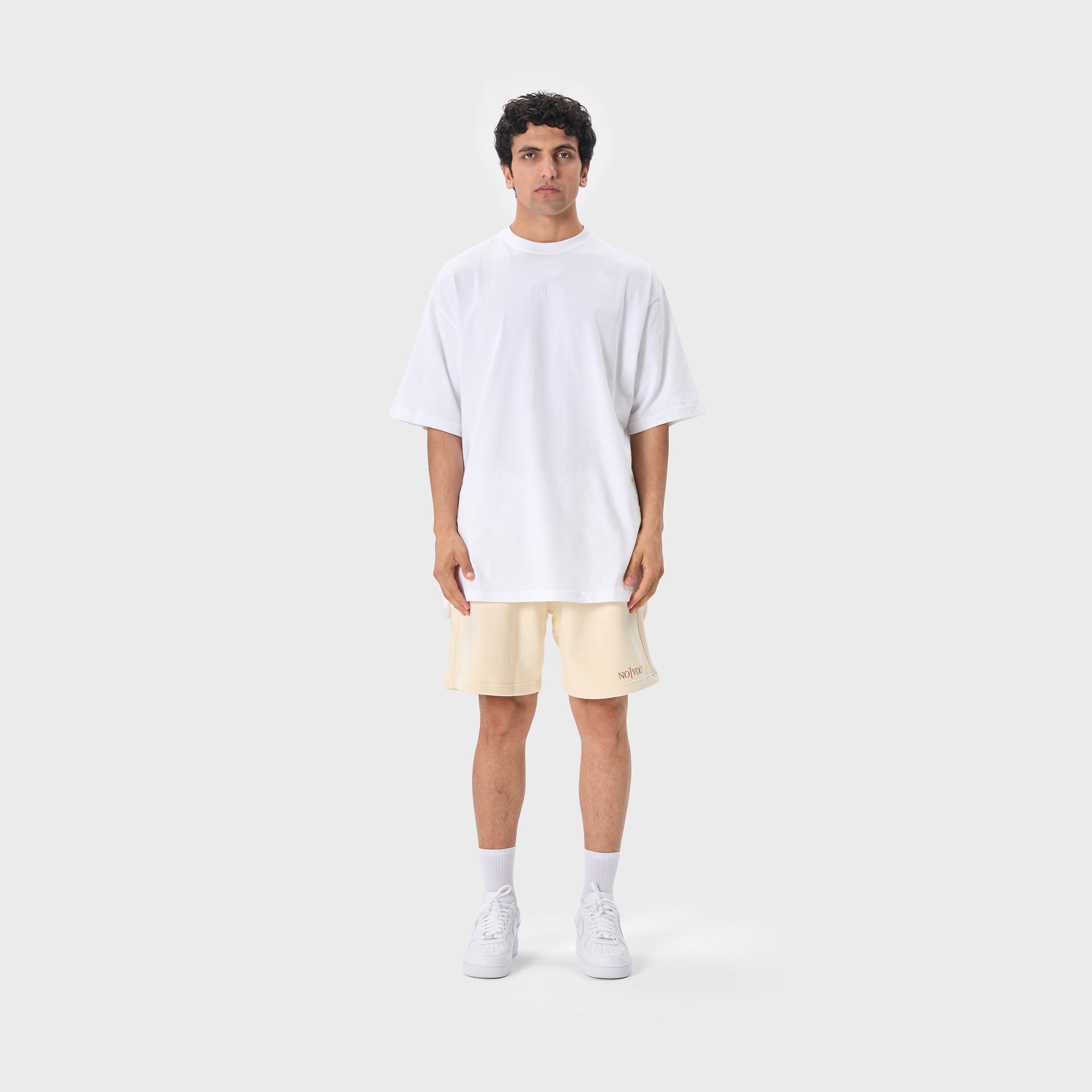 ESSENTIAL 2 STONE EMBROIDERY SWEATSHORT
