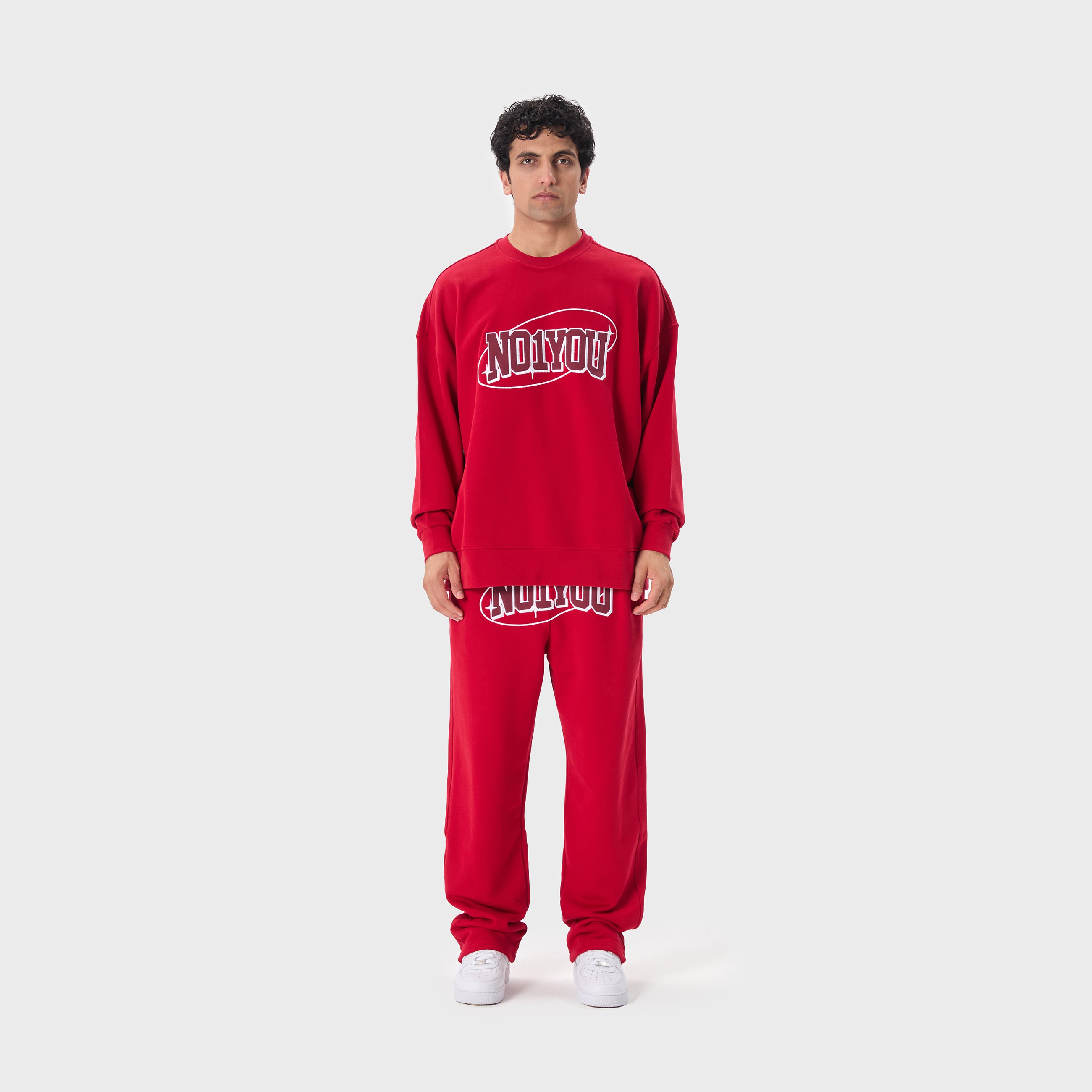 ESSENTIAL 2 RED STAR SWEATSHIRT