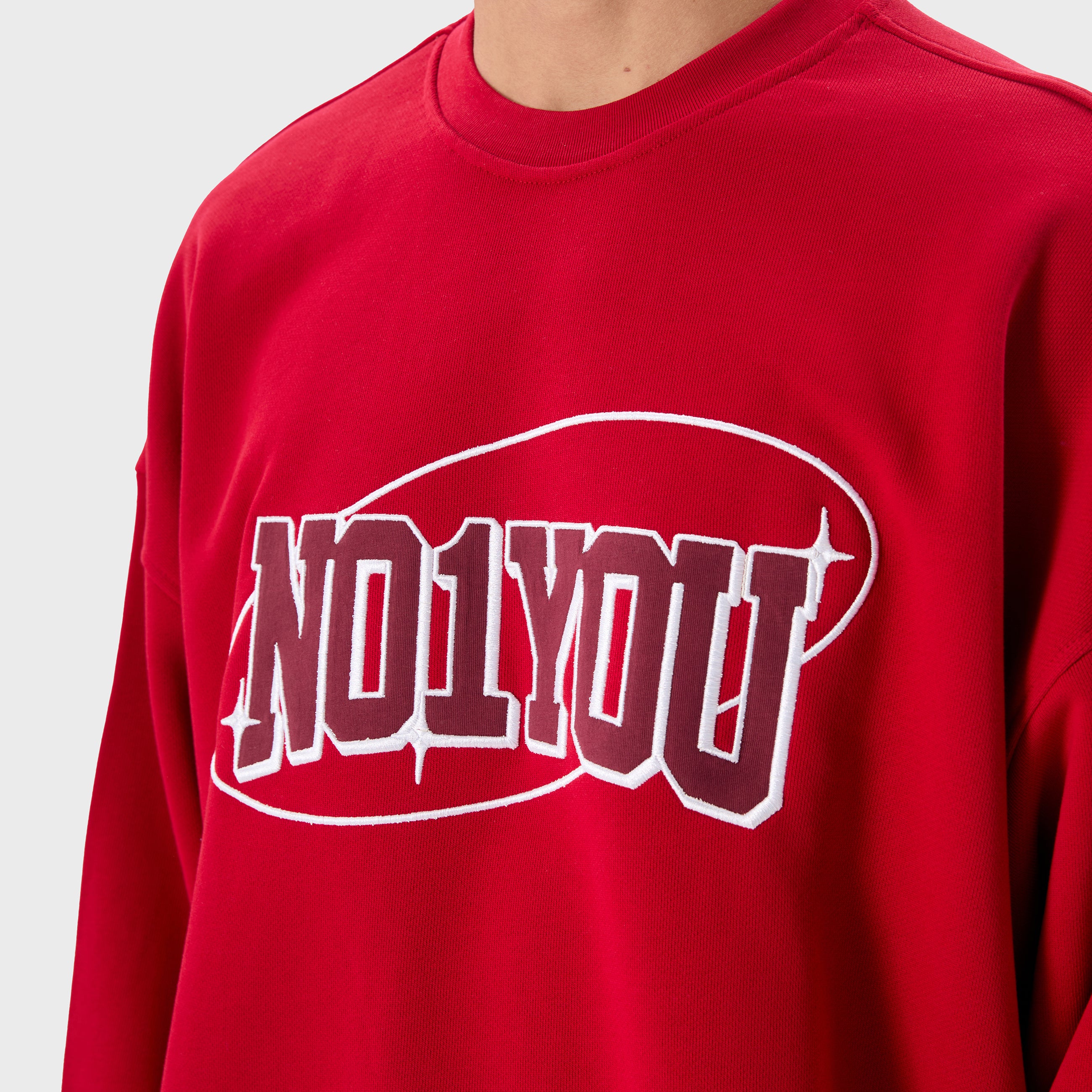 ESSENTIAL 2 RED STAR SWEATSHIRT