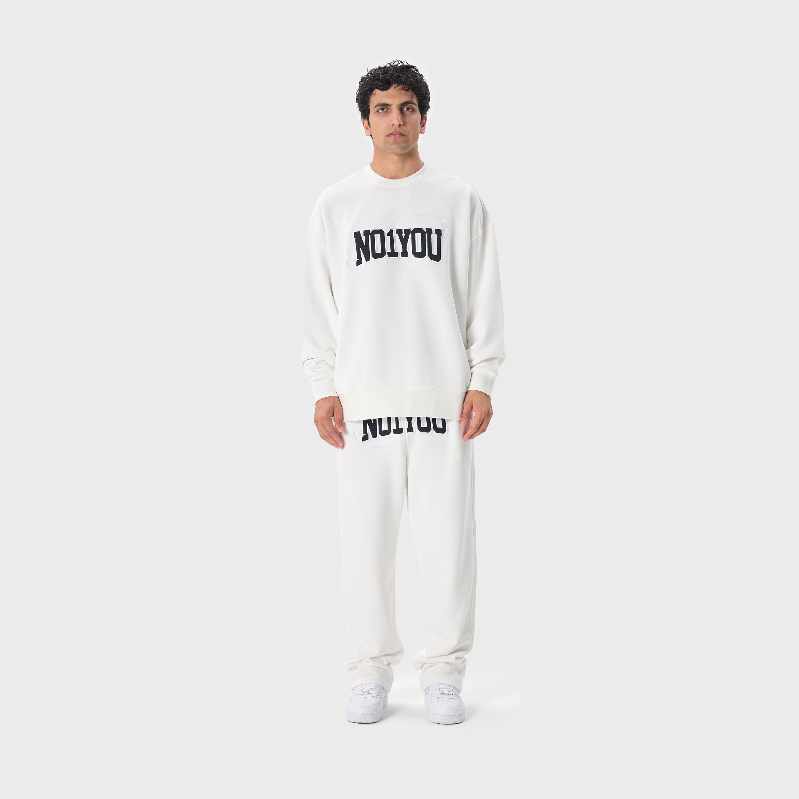 ESSENTIAL 2 WHITE STAR SWEATSHIRT