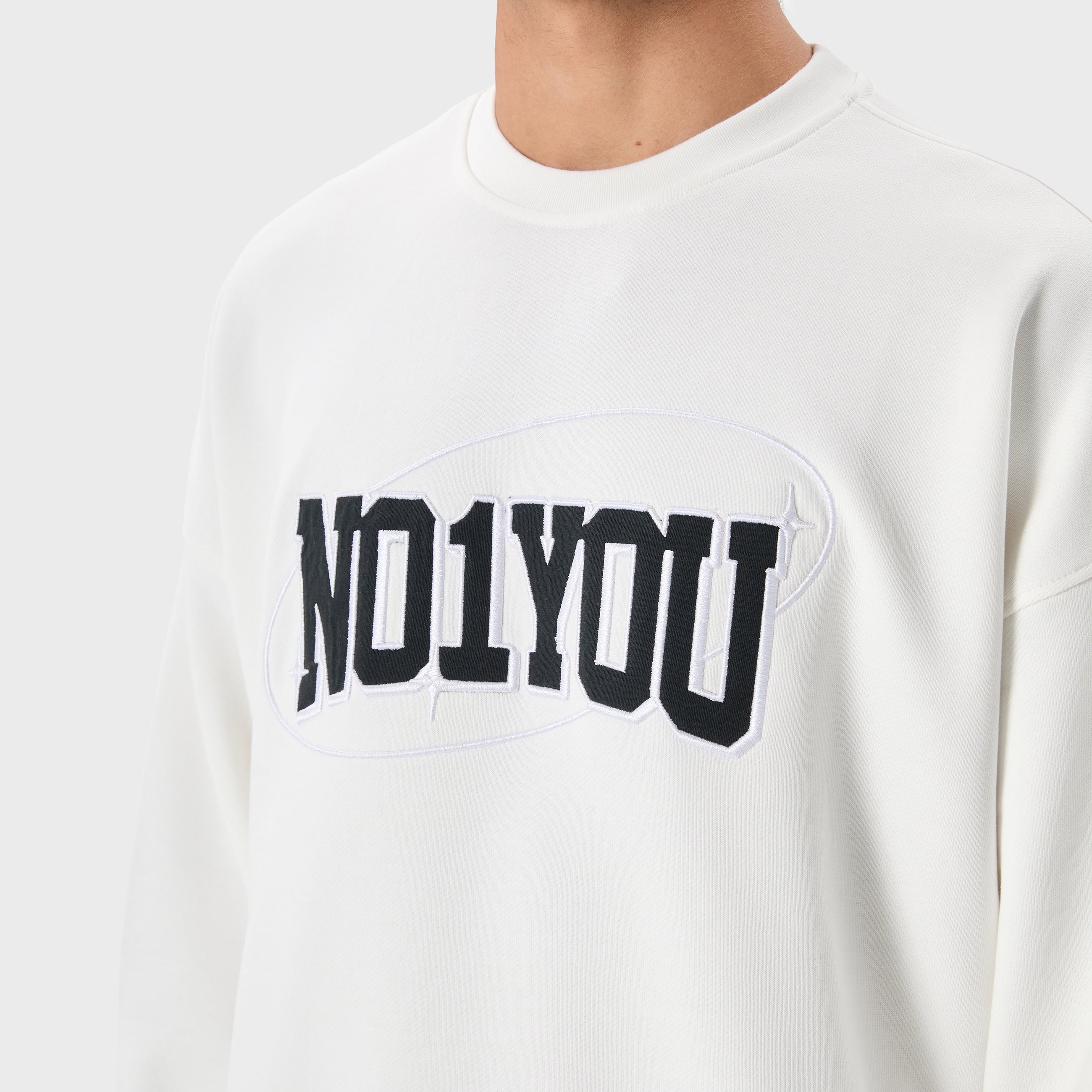ESSENTIAL 2 WHITE STAR SWEATSHIRT