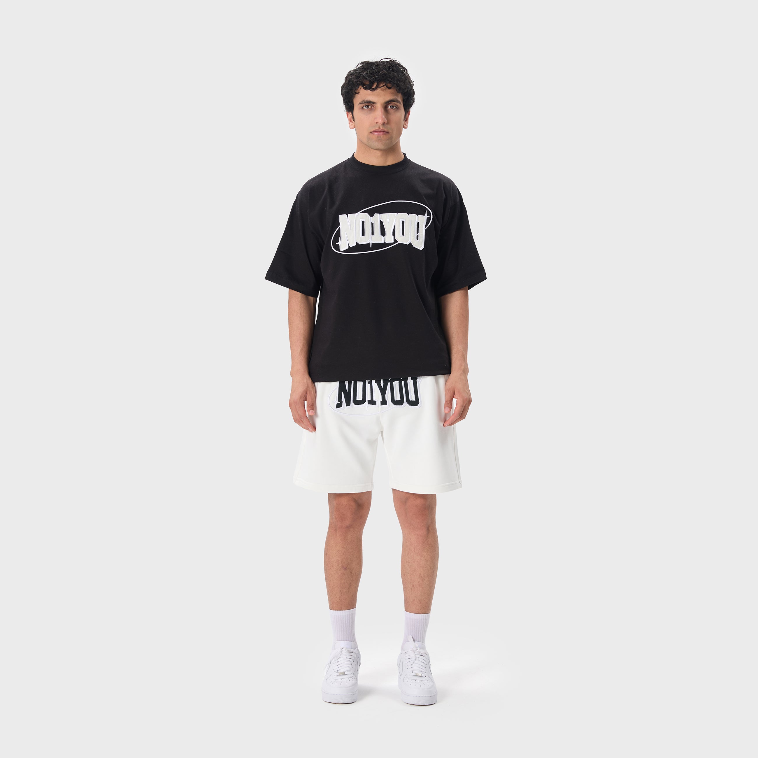 ESSENTIAL 2 WHITE STAR SWEATSHORT