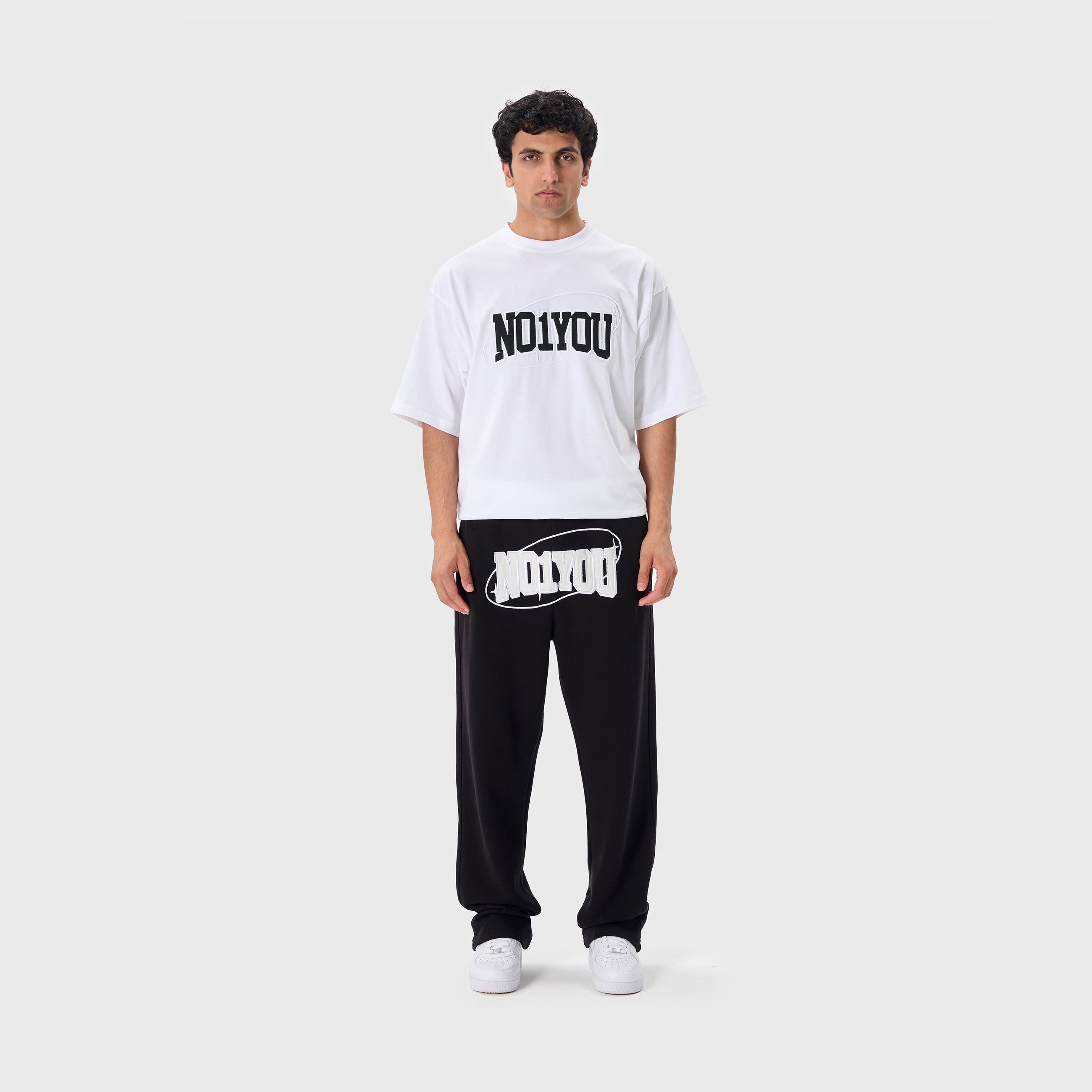ESSENTIAL 2 BLACK STAR SWEATPANTS