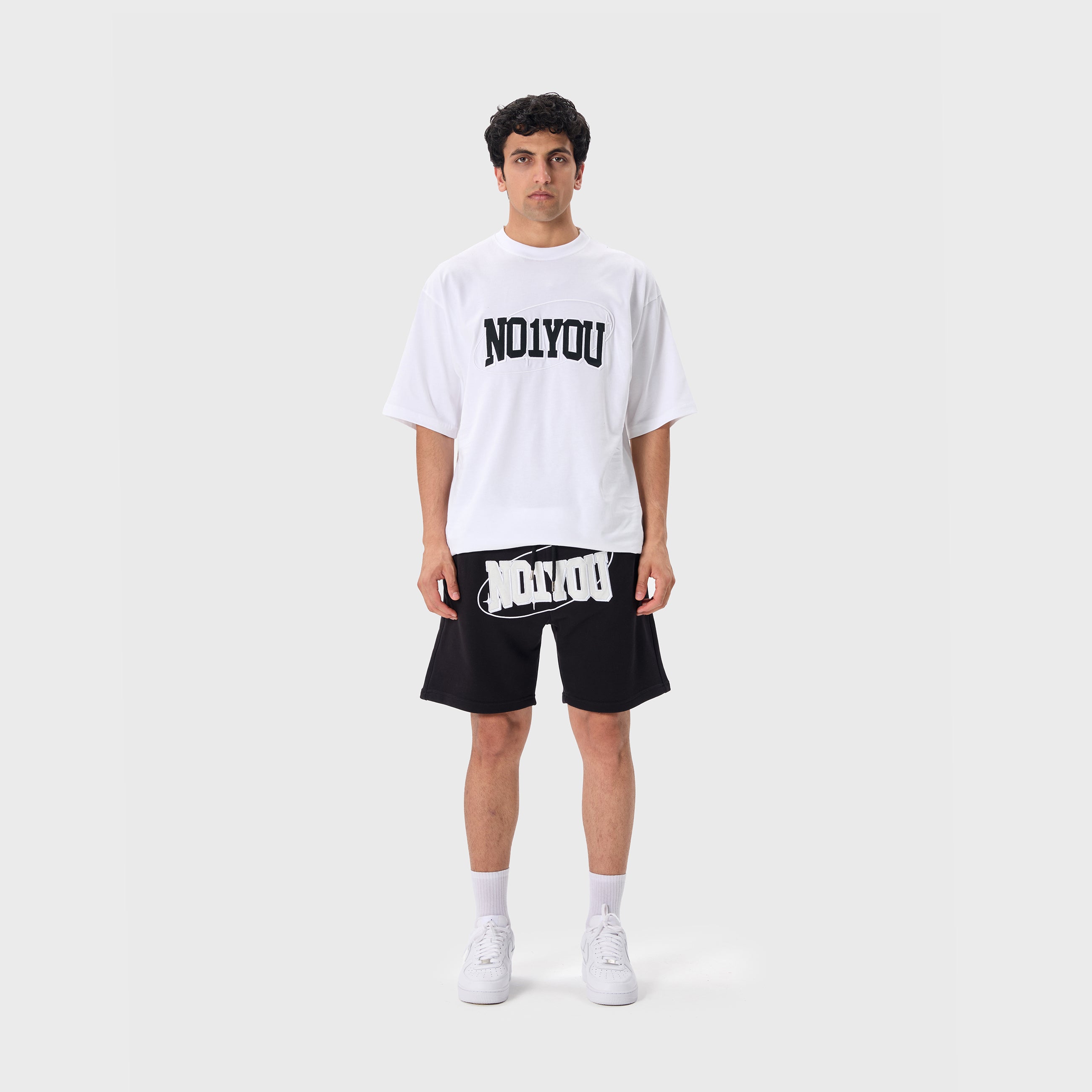 ESSENTIAL 2 BLACK STAR SWEATSHORT