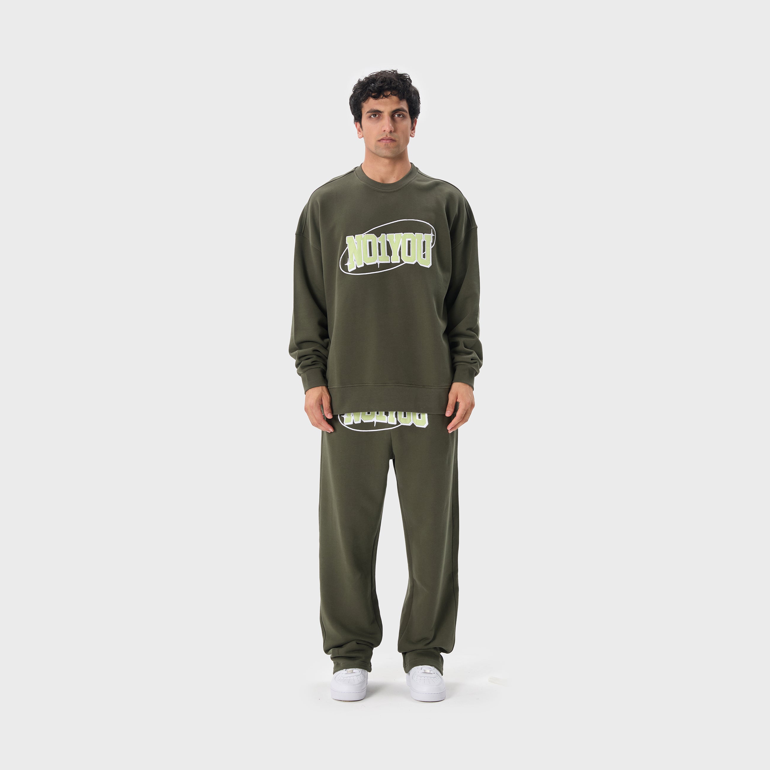 ESSENTIAL 2 DARK GREEN STAR SWEATSHIRT