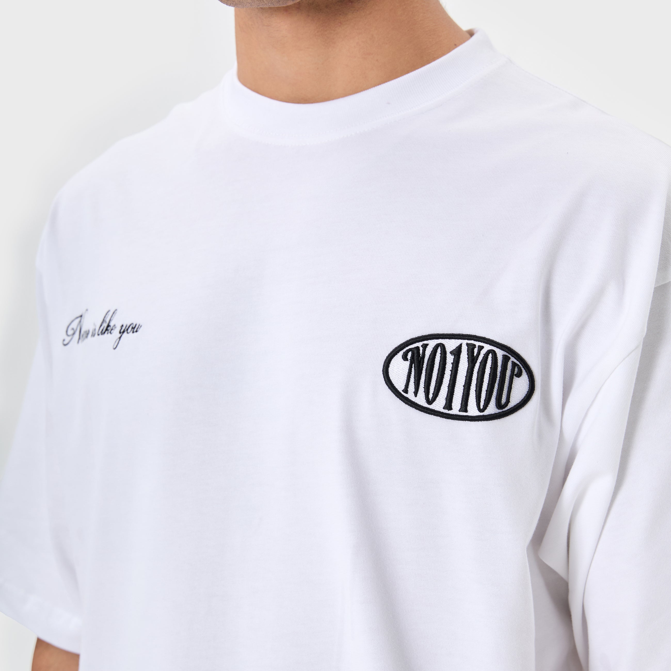 ESSENTIAL 2 WHITE CRESTED TSHIRTS